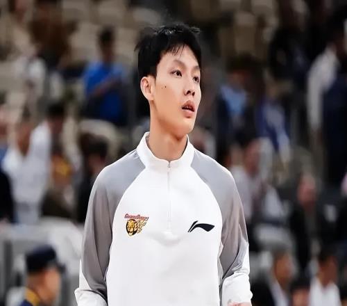 廣東球迷刷屏杜鋒下課！進(jìn)攻只靠外援，防守到處漏，2將被用廢了