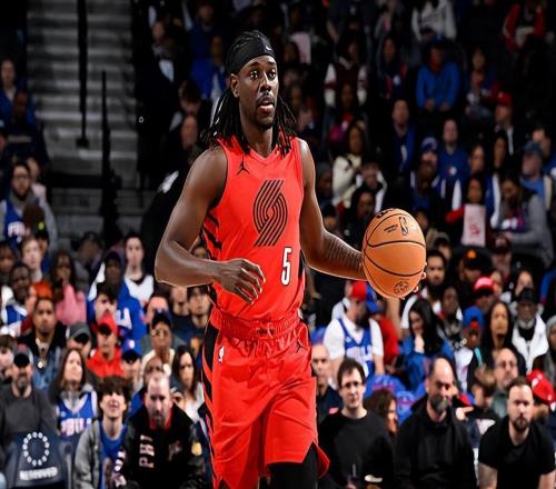 后場(chǎng)大將的狀態(tài)大幅下滑了，開拓者的競(jìng)爭(zhēng)力也是明顯下降了