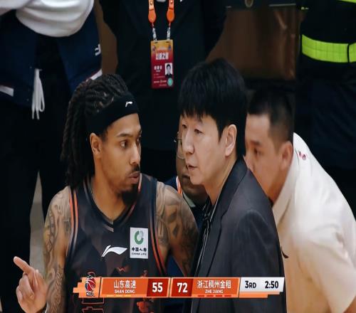 慘不忍睹，山東男籃完敗，邱彪仰天苦笑，1人成僅剩的安慰