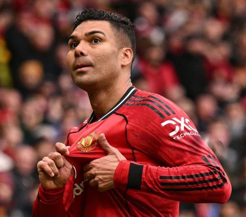 曼联主场7万人高呼卡塞米罗再踢1年！表现越好越难留队，拉爵无情