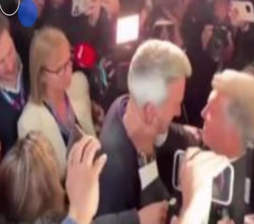 豐特和拉波爾塔相擁：巴薩萬(wàn)歲，加泰羅尼亞萬(wàn)歲，去贏得歐冠