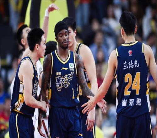 广东所有本土球员得分总和不到萨姆纳一半，球迷：都被杜锋骂傻了