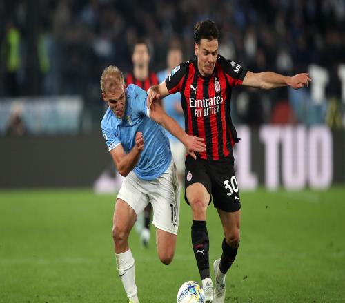 此前9勝5平，米蘭不敵拉齊奧后聯(lián)賽14場客場不敗被終結(jié)