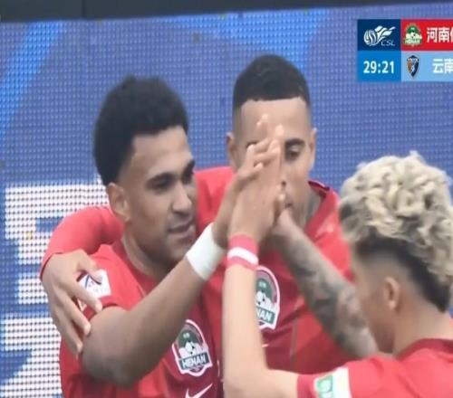 姆布拉：進球得益于納薩里奧的出色跑位在中超持球空間更多