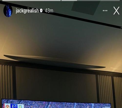 格拉利什曬觀賽照并稱贊B費：布魯諾絕對是位不可思議的球員