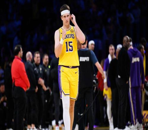 搞笑，湖人隊(duì)里夫斯解釋為何在比賽最后時(shí)刻對(duì)著籃球說(shuō)“我愛你”