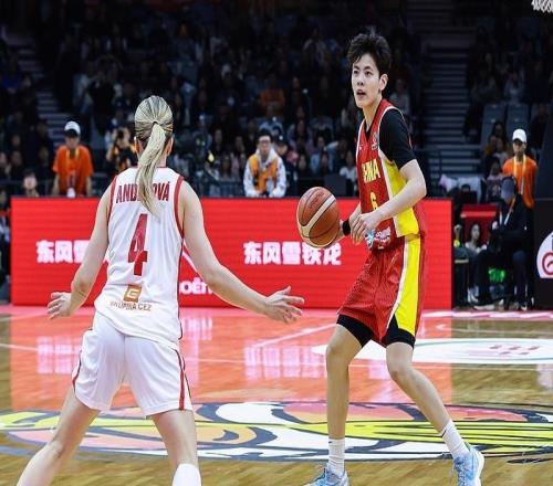 提前收獲世界杯門票難掩成長陣痛，中國女籃實戰(zhàn)練兵步履不停