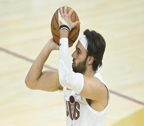 騎士輸獨(dú)行俠后！3個(gè)沒想到，1短板放大，基德有東西，1人成亮點(diǎn)