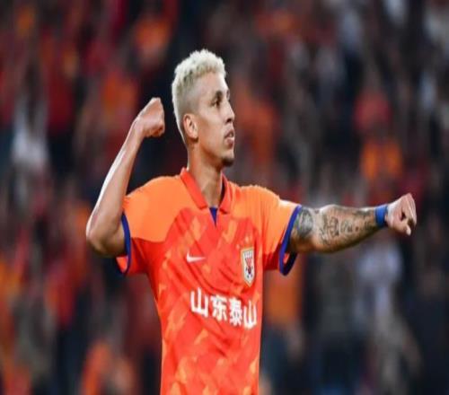 他原本是魯能本土鋒線一哥！本賽季卻被韓鵬棄用，踢國安枯坐板凳
