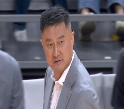 楊鳴：杜鋒4個月前還是全運會冠軍達不到球迷預(yù)期爭議就立刻出來