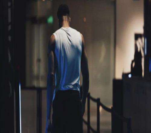 4年4次最佳一阵+2次票王，却只赢过一轮系列赛！他也开始变老了