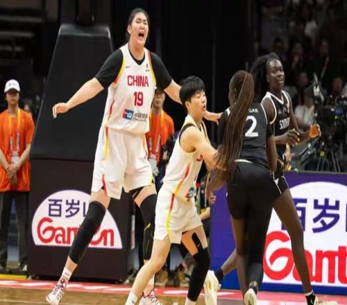世預(yù)賽最后一戰(zhàn)！中國女籃對(duì)陣巴西隊(duì)，贏球無關(guān)出線，宮魯鳴變陣