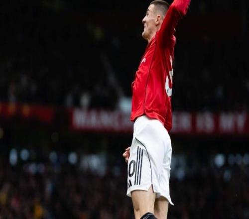 B费助攻双响独享队史第1人，曼联31维拉，卡里克比肩英超3大名帅