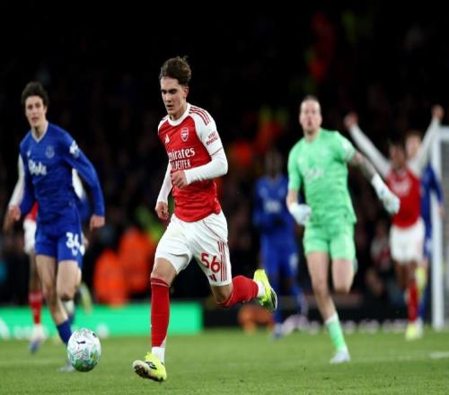 懸念終！又見銀鞍照白馬，道曼颯沓如流星，槍手的英超冠軍穩(wěn)了