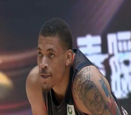 打的啥??！山東13分慘負(fù)浙江，邱彪束手無策，高詩巖6投0中拖后腿