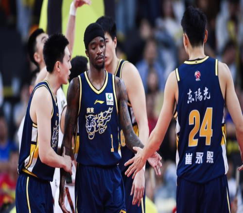 破案！第3節(jié)追到差9分，杜鋒卻撤下薩姆納的原因找到，奎因要背鍋