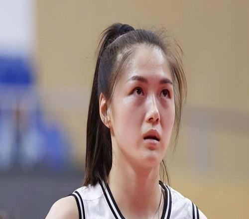 僅3分！中國女籃險(xiǎn)遭捷克逆轉(zhuǎn)揪出罪魁禍?zhǔn)?，王思雨?次為她出頭