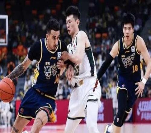 唉！3首發(fā)運(yùn)動(dòng)戰(zhàn)0分，6替補(bǔ)23中4，誰(shuí)打的好換誰(shuí)，粵迷直呼看不懂