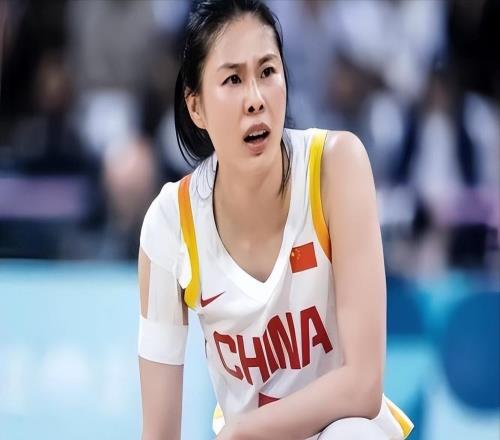 中國(guó)女籃戰(zhàn)勝捷克女籃！聽聽各界媒體專家怎么說，蘇群一針見血