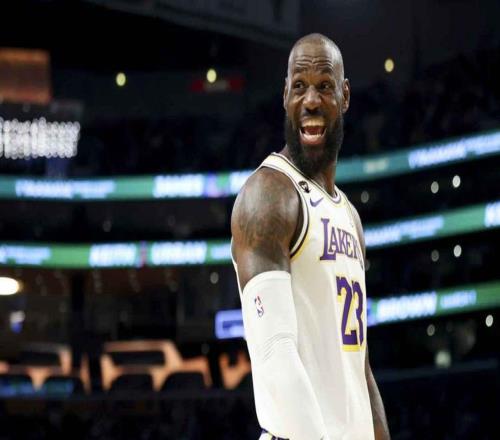 湖人隊(duì)詹姆斯在打掘金隊(duì)時(shí)做出了雷迪克從未見過的事情：全力撲救