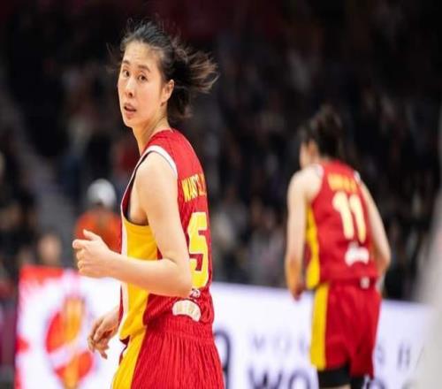 宮魯鳴練了啥女籃僅6人能用，王思雨最穩(wěn)，張子宇驚喜，3將回暖