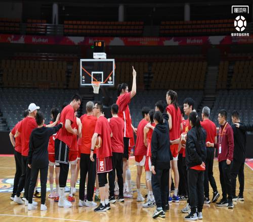 中國女籃世預賽最后一練，王治郅到場觀看&全隊精神飽滿