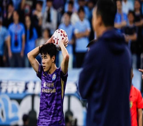 意外津門虎成了中超保級熱門，開局連戰(zhàn)不勝，還提前被扣除十分