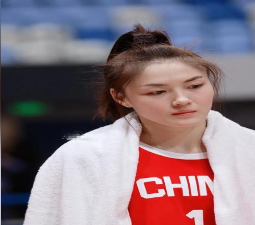 光漂亮有啥用4戰15中4，失誤多于進球數，球迷：咋進的國家隊