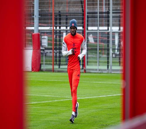 阿方索今天恢復(fù)場地訓(xùn)練，圖片報：他預(yù)計對弗賴堡時回歸