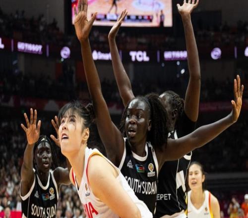 女籃10分險勝南蘇丹，3人滿分3人不及格，宮魯鳴做對了兩個選擇