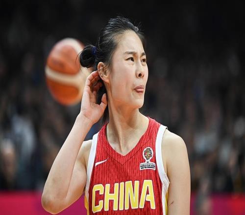 中國女籃晉級世界杯，12人大名單將整改，3人將被放棄，1人是老將