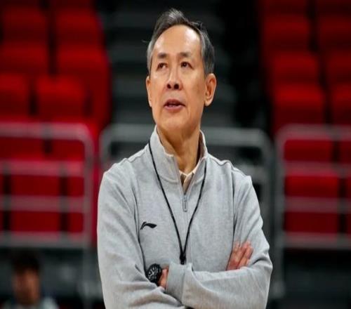 北京首钢13分大胜！许利民拿到4连胜，麦基9分10篮板，周琦23分