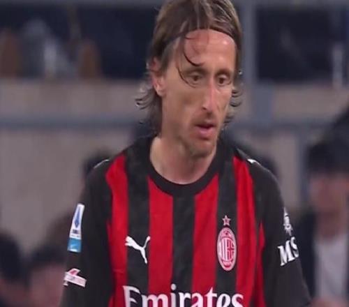 01！AC米蘭不爭氣：差國米8分爭冠無望，領先尤文7分爭4有變數(shù)