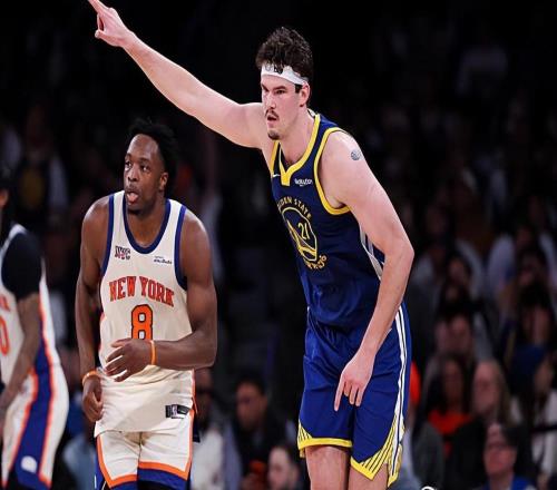 攻防兩端的表現(xiàn)都非常出色，勇士內(nèi)線新星難得打出了全能型的表現(xiàn)