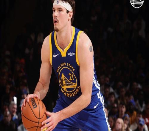 領(lǐng)先21分遭逆轉(zhuǎn)吞5連??！無(wú)庫(kù)勇士17戰(zhàn)12負(fù)萌神沮喪嘟嘴太悲涼