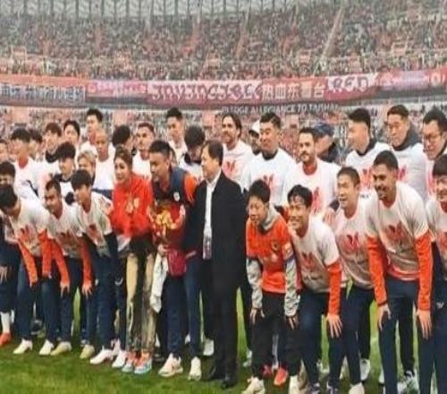 韩鹏祝福张弛：“上半场”结束，“下半场”同样精彩，送战友