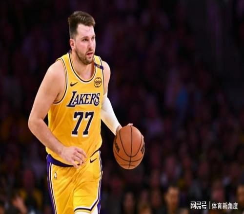 臥擦！錯(cuò)判，湖人炸鍋了