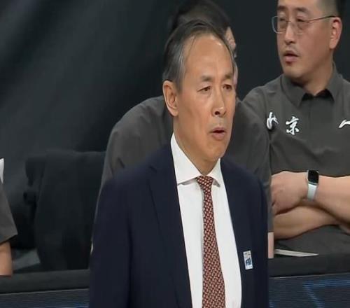 許利民：我們對(duì)陣天津準(zhǔn)備非常充分麥基策應(yīng)順下能帶動(dòng)進(jìn)攻體系