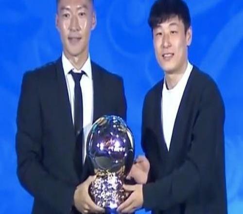 吳曦：這兩年輿論環(huán)境不好，我常對(duì)隊(duì)友說(shuō)遠(yuǎn)離網(wǎng)絡(luò)做好自己