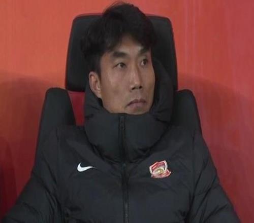 郑智：恭喜海港获胜，这两场比赛失利我感觉愧对远征球迷