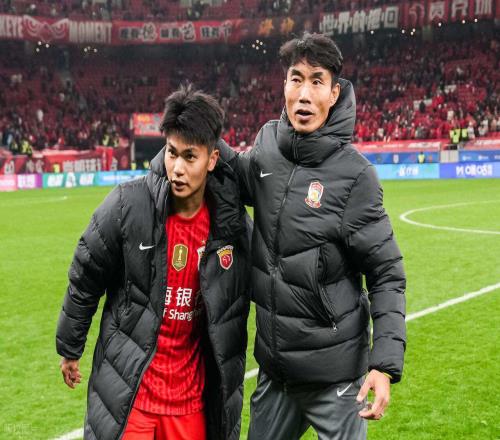青島西海岸中超遭遇兩連敗，主要責(zé)任人卻不是鄭智，引發(fā)熱議