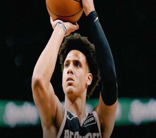 鷹王24+15+13完爆狀元郎，庫(kù)明加百戰(zhàn)百勝，老鷹三殺魔術(shù)奪10連勝