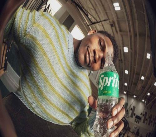 愛(ài)德華茲：一直很欣賞雪碧這個(gè)品牌，他鼓勵(lì)人們堅(jiān)持自我