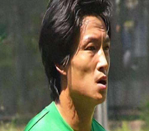 能屈能伸！前國(guó)安后衛(wèi)拒絕躺平改送外賣(mài)，日收300元，引發(fā)熱議