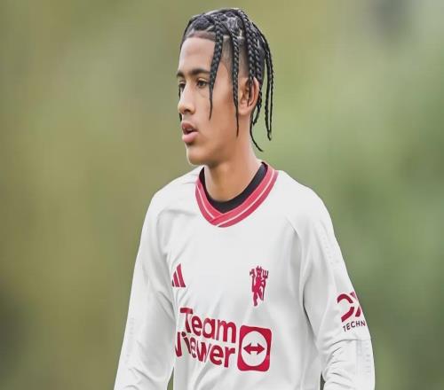 傳奇退場(chǎng)！15歲天才頂上空缺曼聯(lián)兩代希望錯(cuò)位，藏著怎樣的未來