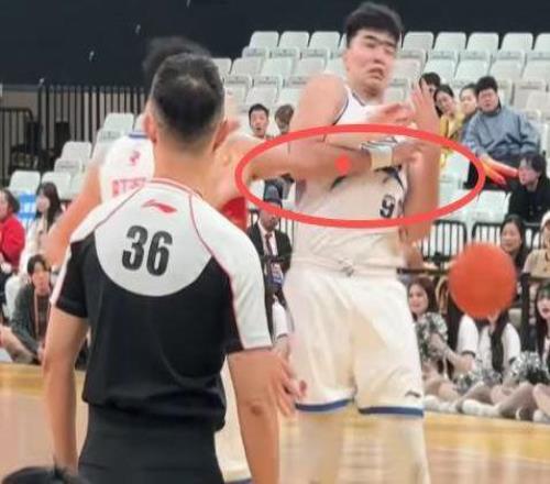 国家队内支柱遭暗算！胡金秋被打到重伤，打人者球商拉胯还是惯犯