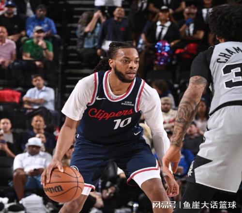 馬刺險勝！文班21+13創(chuàng)紀錄，加蘭25+10犯錯，?？怂?8+6米勒爆發(fā)