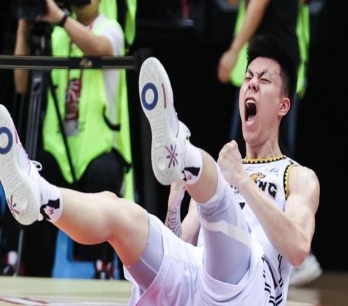 CBA積分榜最新排名出爐！上海逆轉(zhuǎn)穩(wěn)居第1：遼籃有望殺回前四