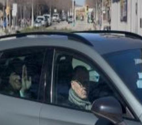 世體：拉波爾塔今日中午看望巴薩一線隊，臨時主席尤斯特陪同