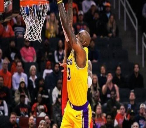 連送暴扣夢(mèng)回當(dāng)年，詹姆斯13中7得到18分5板5助僅1失誤